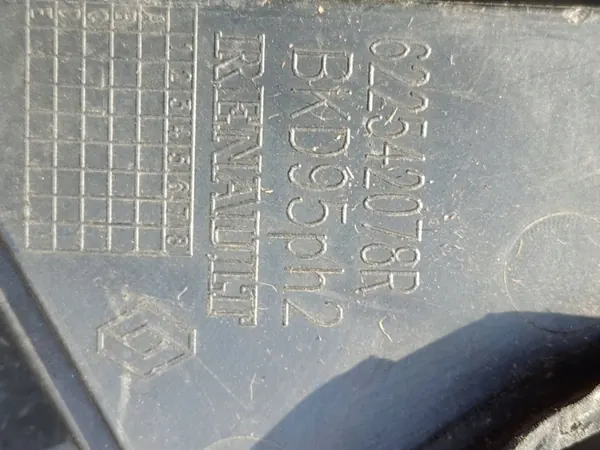 Renault Megane III Radiatorrooster OEM 622542078R image 4
