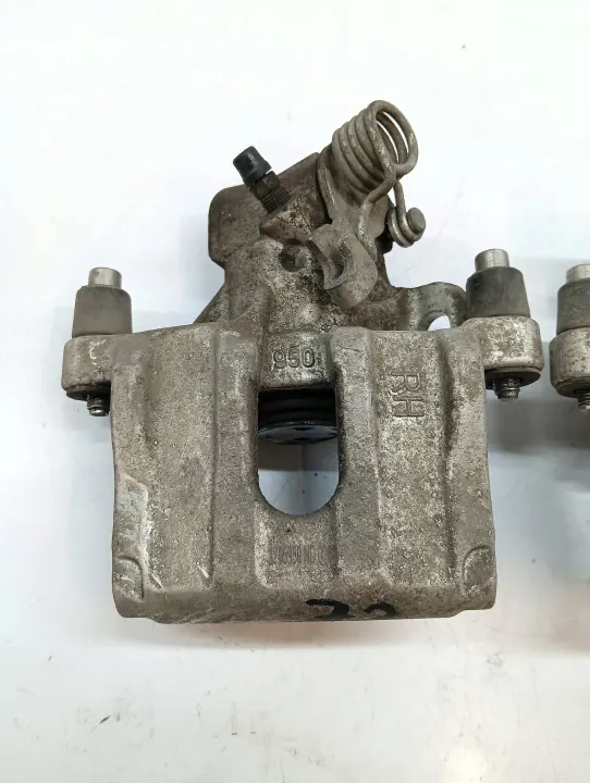 Remklauw Links Rechts Achter Set Ford Focus Mk3 2010-2019 OEM 5907911435578 image 3