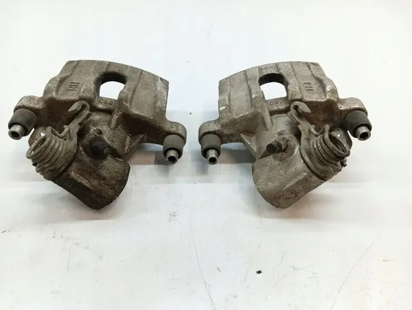 Remklauw Links Rechts Achter Set Ford Focus Mk3 2010-2019 OEM 5907911435578 image 4