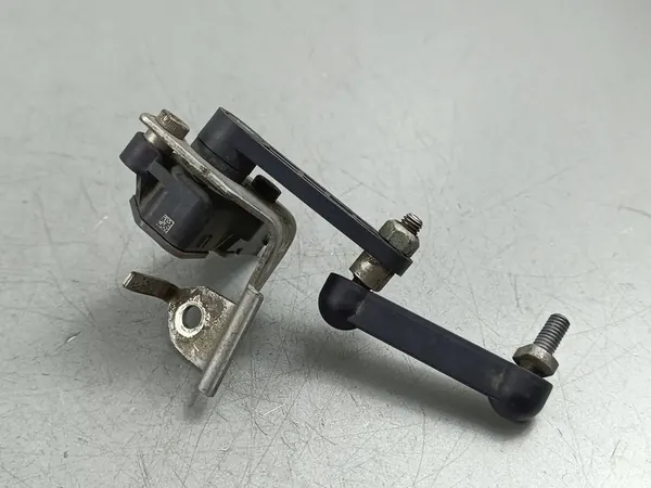 Sensor de suspensão pneumática dianteira Volvo XC90 2020 32246992 image 3