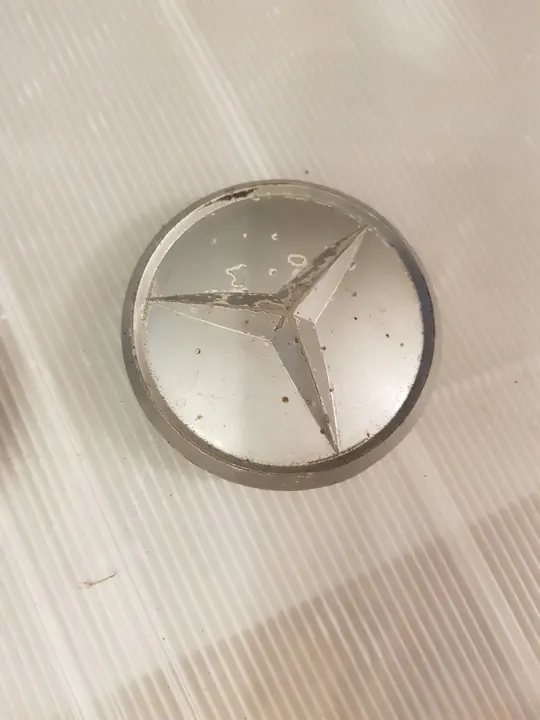 Mercedes R107 Hjulskydd image 2