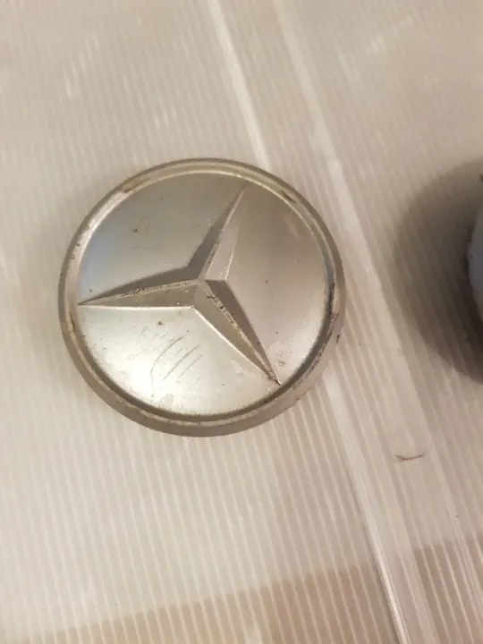 Mercedes R107 Hjulskydd image 3