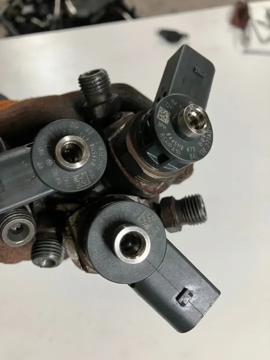 Einspritzdüse OEM 04L130277AD für 1.6 TDI 115 PS image 3