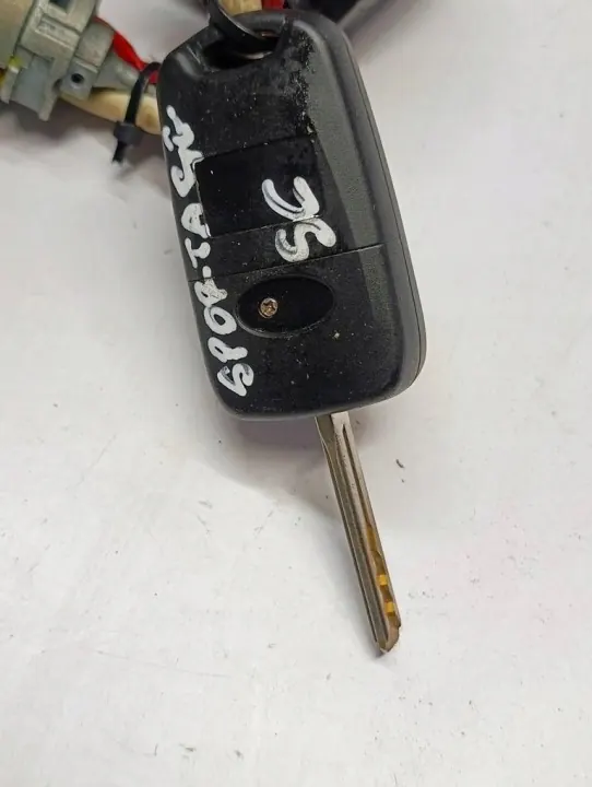 Insertion de clé de contact KIA Sportage III OEM LMZDC2S6 image 5