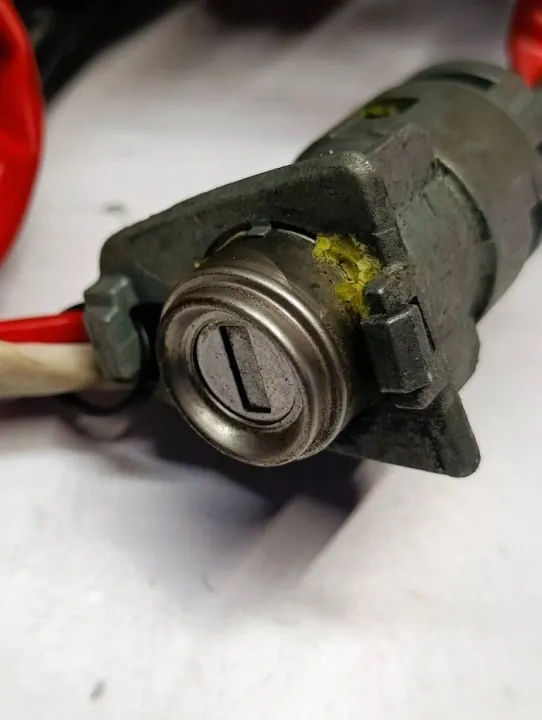 Insertion de clé de contact KIA Sportage III OEM LMZDC2S6 image 8