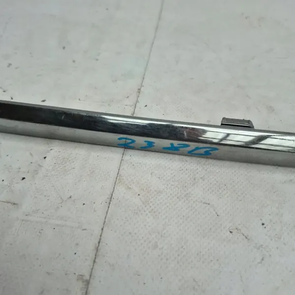 Volvo V90 Takapuskurin Kromilista OEM 32136124 image 10