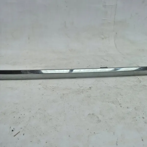 Volvo V90 Takapuskurin Kromilista OEM 32136124 image 3