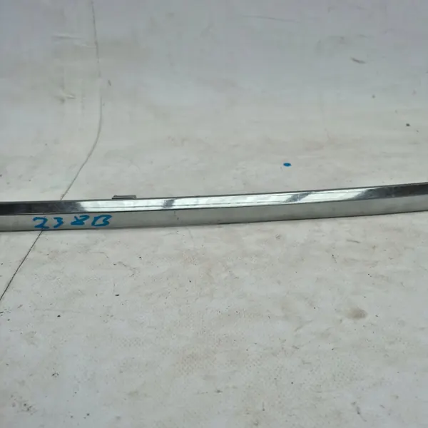 Volvo V90 Takapuskurin Kromilista OEM 32136124 image 4