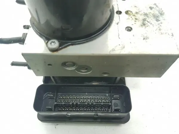 Pompe ABS OEM A0064314812 pour Mercedes-Benz SLK image 3