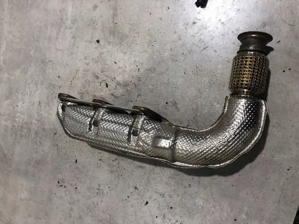 Coletor de Escape Audi S5 8W OEM 059253034EC Direito image 3