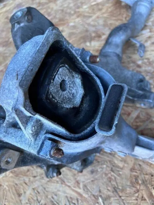 Audi Q5 SQ5 2013 Etuaputuki OEM 8R0399315 image 6