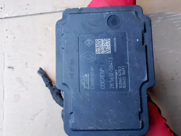 Bomba ABS 476605296R usada para Renault Scenic III image 3