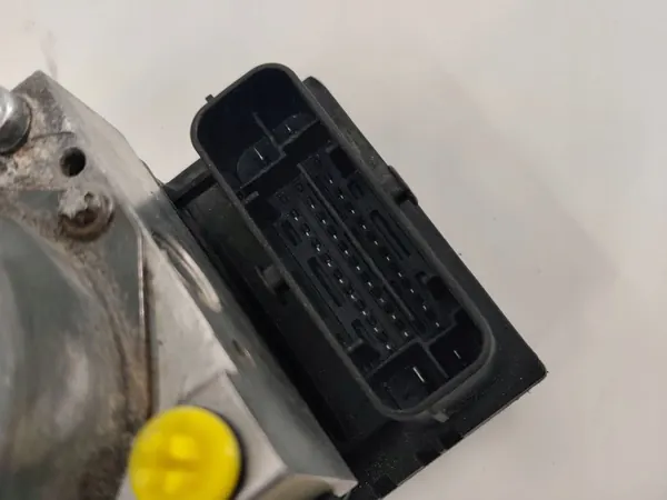 Bomba controlador ABS OEM 56110-55L10 Usado image 3