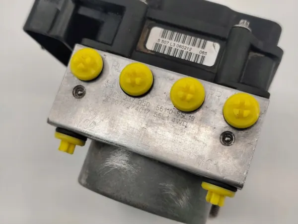 Bomba controlador ABS OEM 56110-55L10 Usado image 4