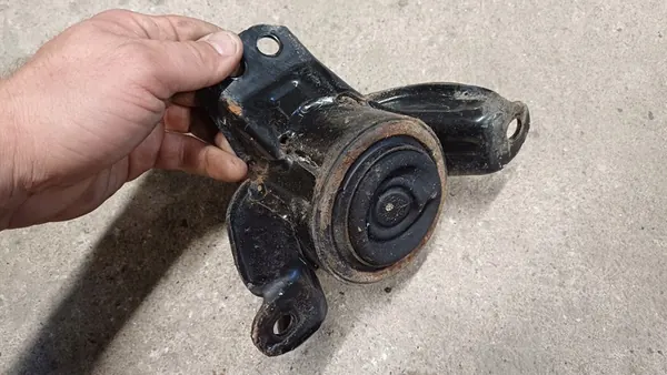 KIA SOUL II 13-19 1.6 GDI Supporto Motore 21810-B2000 image 2