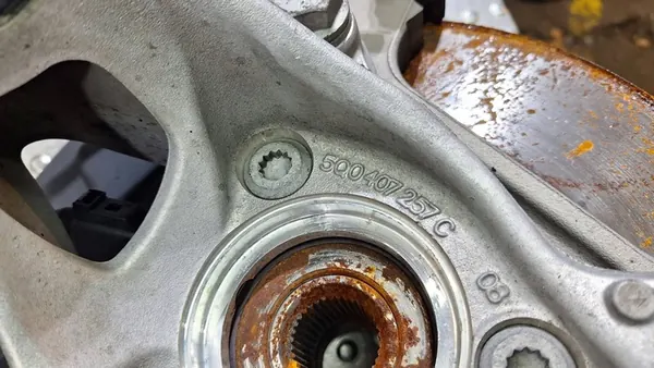 Snodo ammortizzatore anteriore sinistro VW T-Roc Audi Q3 II image 9