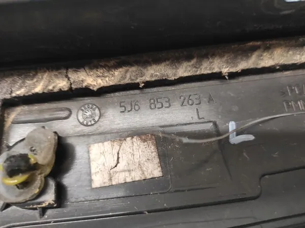 Moldura Pilar A Esquerda Skoda Fabia II OEM 5J6853263A image 5