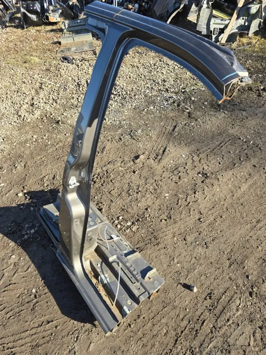Mercedes-Benz V W447 oikea kynnyspylväs - OEM image 3