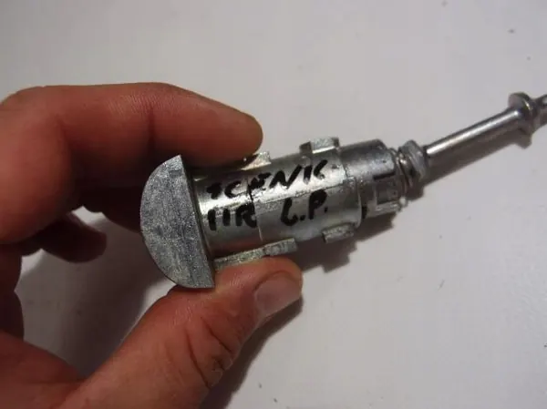OEM 501992 Voorlinker deurslotcilinder Renault Scenic III image 4