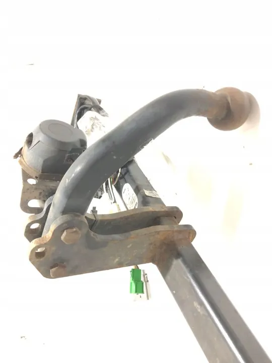 Kit de Enganche Volvo V70 OEM 30754968 - Usado image 3