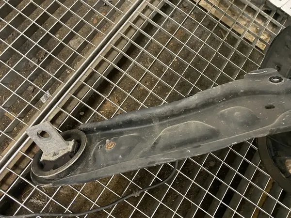 Mercedes-Benz GLA W156 Bakre fjädring A2464230220 2014 Höger image 2