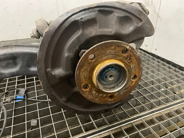 Mercedes-Benz GLA W156 Bakre fjädring A2464230220 2014 Höger image 8