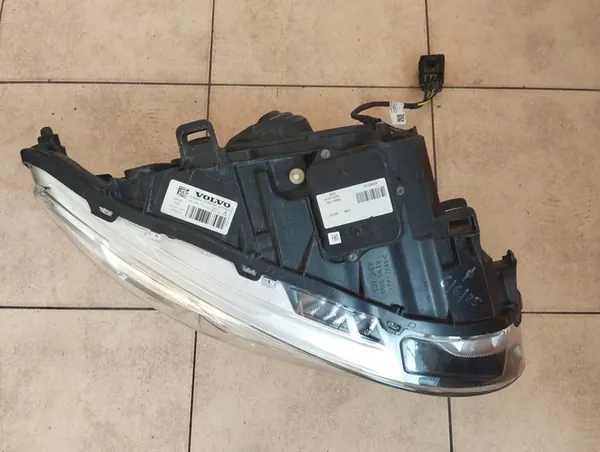 OIK. XENONVALO VOLVO S60 V60 LIFT 2013-2018 31420254 image 2