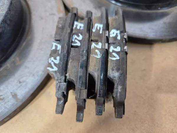Toyota Corolla E21 Taka jarrupalat OEM 000099 image 3