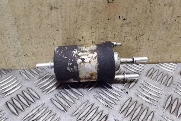 Polttoainesuodattimen kotelo VW POLO 1.2L 2011 6Q0201051C image 4