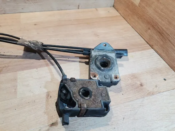 BMW X5 E53 Hood Release Cable Set + Lås image 4