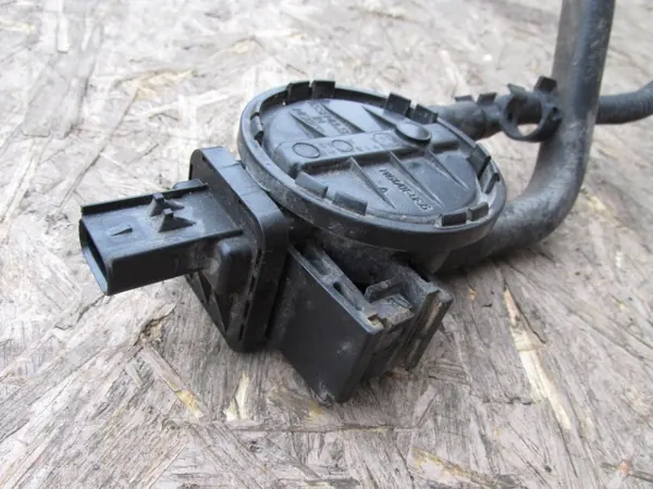 Cherokee Liberty KJ LIFT 2.4 16V Vent Valve 04891525AB image 3