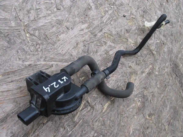 Cherokee Liberty KJ LIFT 2.4 16V Vent Valve 04891525AB image 4