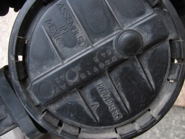 Cherokee Liberty KJ LIFT 2.4 16V Vent Valve 04891525AB image 5