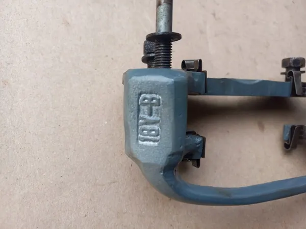 Suporte de pinça de travão dianteiro OEM 47721-12110 image 3
