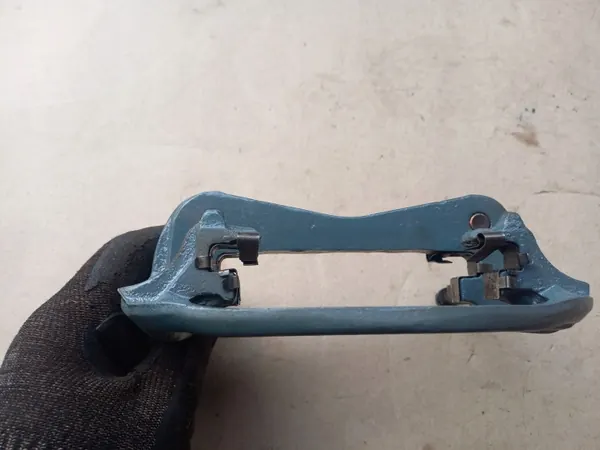 Suporte de pinça de travão dianteiro OEM 47721-12110 image 7