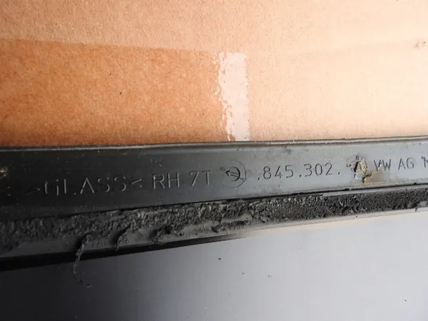 Ventana abatible puerta corredera VW T7 OEM 7T0847758 image 3