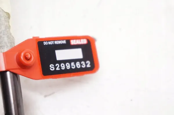 Vänster bagagelucka aktuator höger komplett bak Volvo V70 II image 4