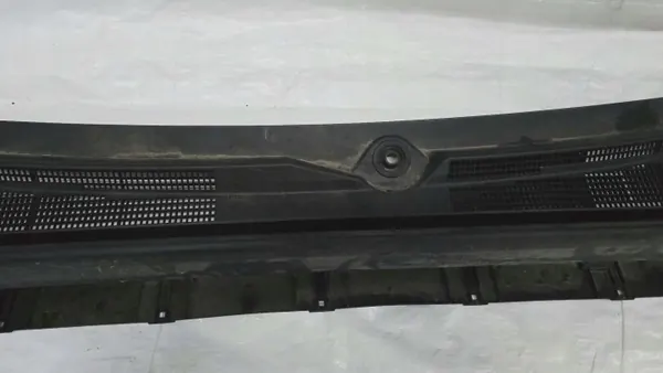 Joint de pare-brise supérieur OEM 668115282R pour Renault Arkana image 3