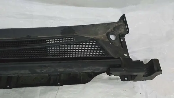 Joint de pare-brise supérieur OEM 668115282R pour Renault Arkana image 4