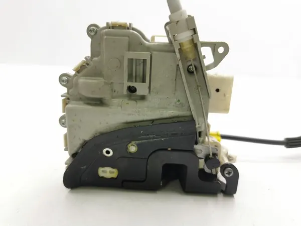 Audi A6 C7 2011 Vänster dörrlås image 6