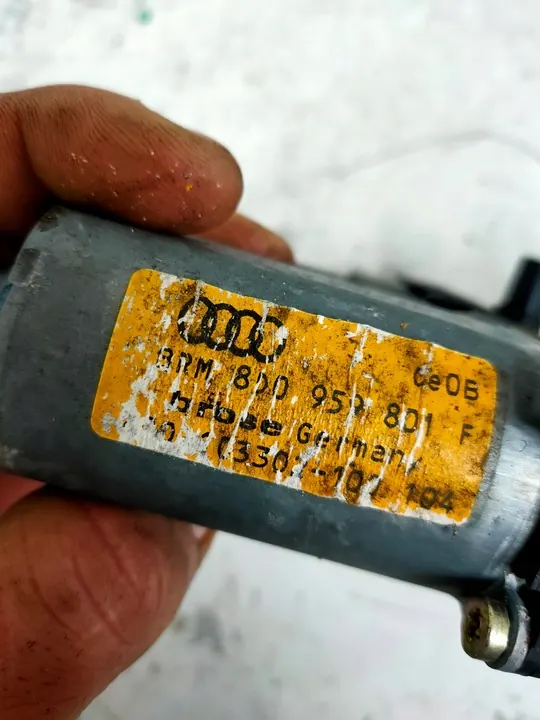 AUDI A4 B5 Ikkunannostomoottori 8D0959801F image 2