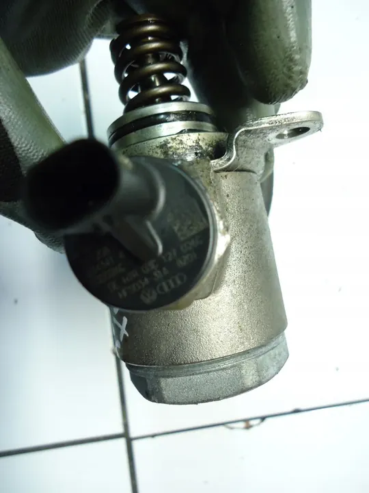 VW SEAT 1.4 TSI CAX Kraftstoffpumpe 03C127026C image 3