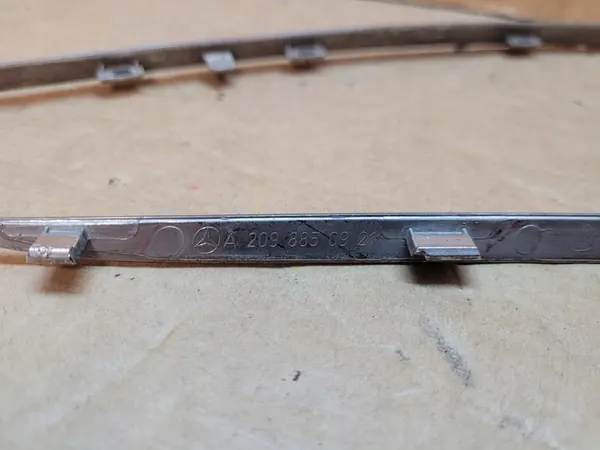 Rivestimento anteriore destro Mercedes CLK AMG A2098850921 image 5