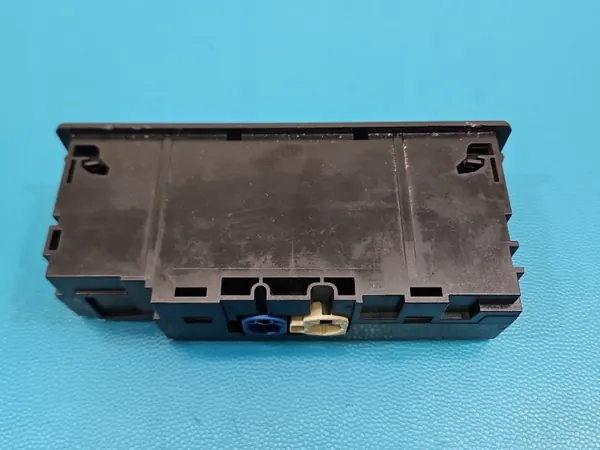 Tomada USB usada OEM A2138200400 A2139061206 image 4