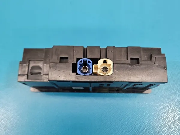 Tomada USB usada OEM A2138200400 A2139061206 image 5