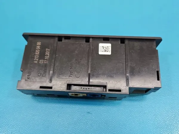 Tomada USB usada OEM A2138200400 A2139061206 image 6