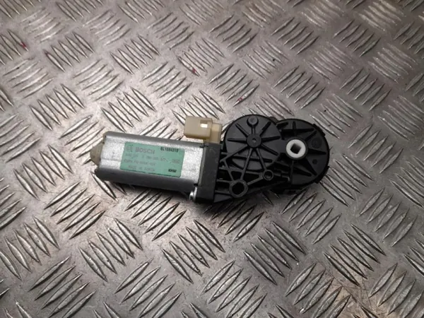 Motor de assento elétrico Mazda CX-5 2017 OEM PU006K101 image 2