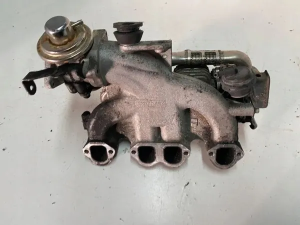 Intake Manifold VW GOLF V 038131513AD 1.9L Diesel image 2