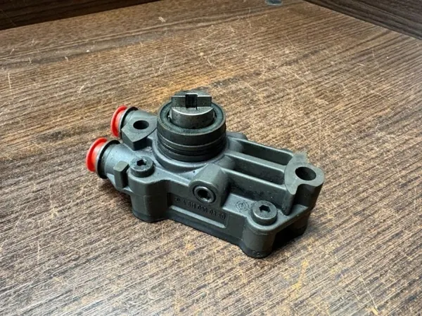 Mercedes-Benz Sprinter ruiskutusosat OEM A6110900350 image 4
