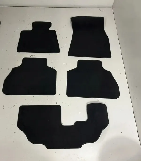 Tapis auto BMW X7 G07 OEM 5A40B27 - État utilisé image 2